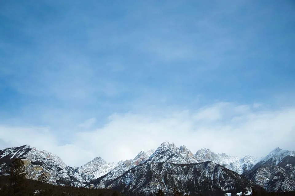 Blue sky with clouds over mountains, symbolising cloud backup